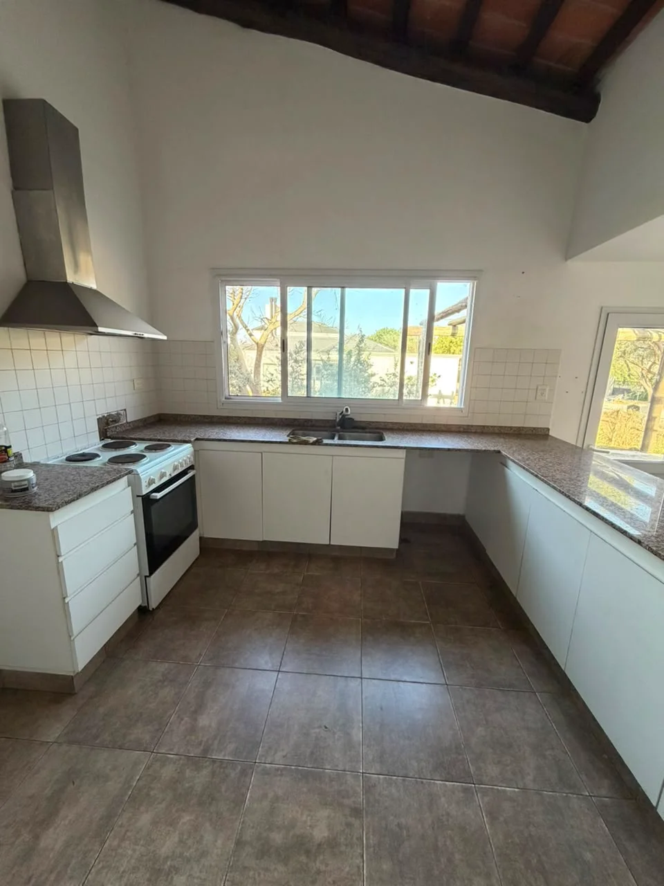 Casa en Alquiler - Chacras de Santa María- San Lorenzo Chico