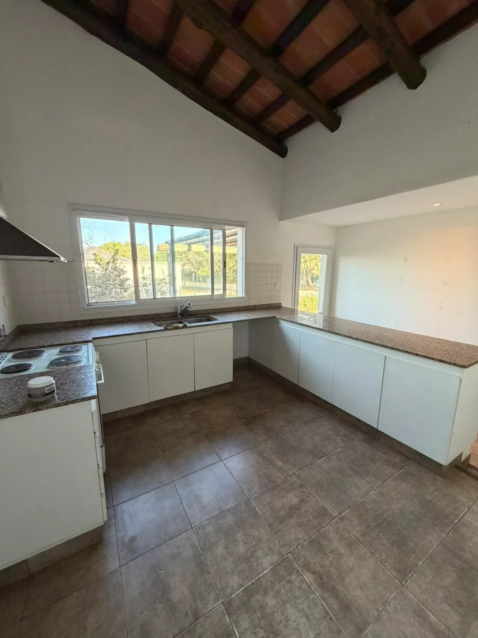 Casa en Alquiler - Chacras de Santa María- San Lorenzo Chico