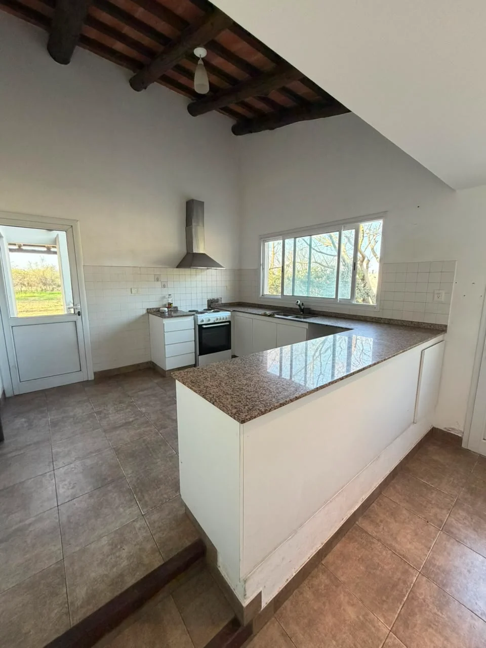 Casa en Alquiler - Chacras de Santa María- San Lorenzo Chico