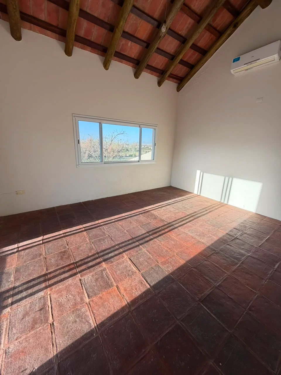 Casa en Alquiler - Chacras de Santa María- San Lorenzo Chico