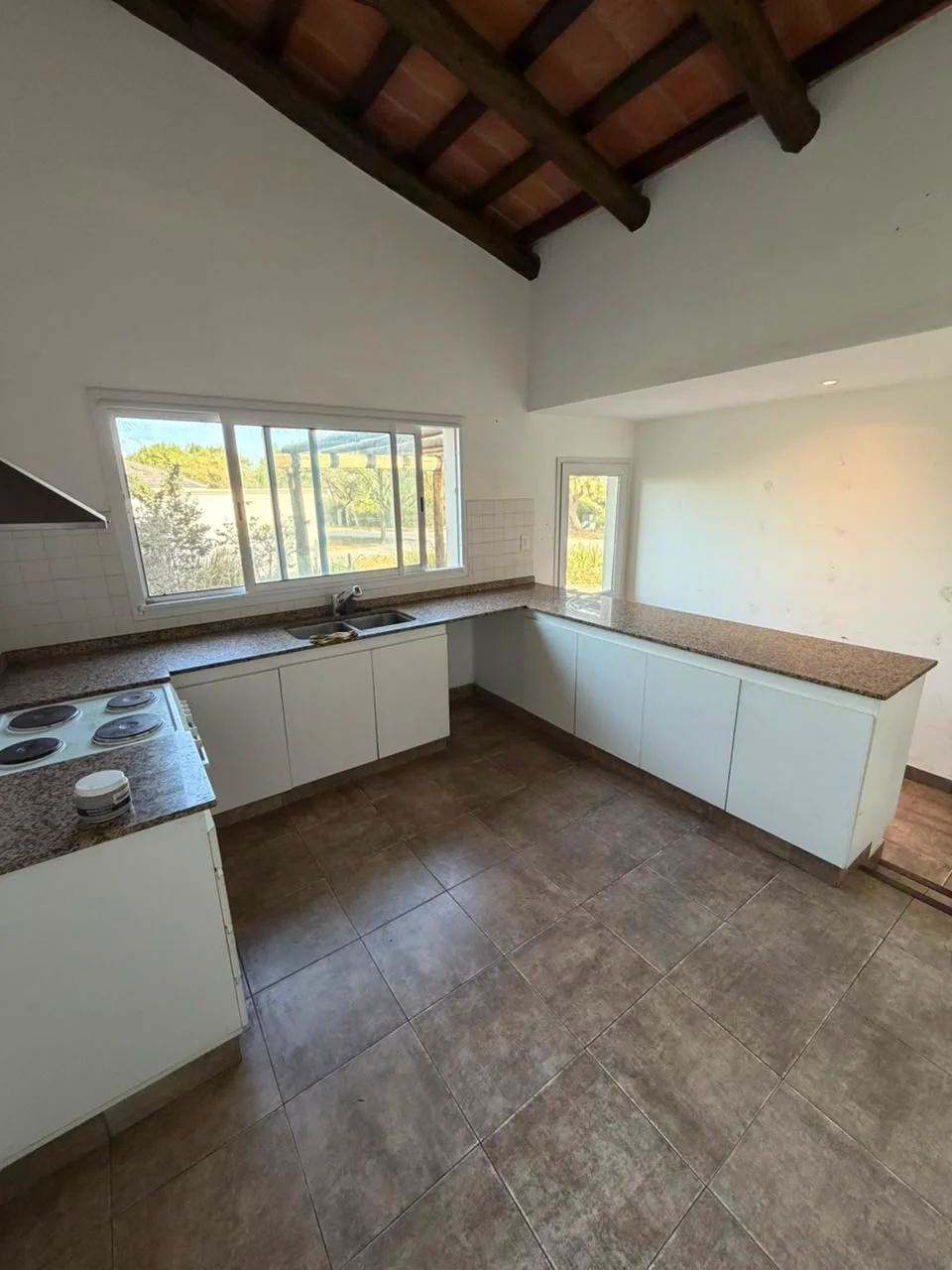 Casa en Alquiler - Chacras de Santa María- San Lorenzo Chico